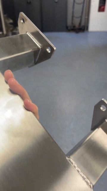 Лазерне зварювання металу. Нержавійка AISI 304. / LASER WEILDING. смотреть онлайн