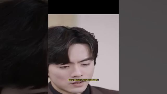 Красивая девушка выходит замуж за слепого миллиардер?