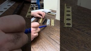 Монтаж и конструкция: профиль Г-образный, мини-плинтус