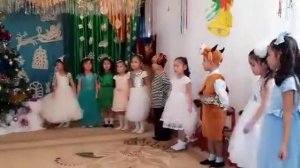 Новогодняя песенка для детей «Под Новый год»