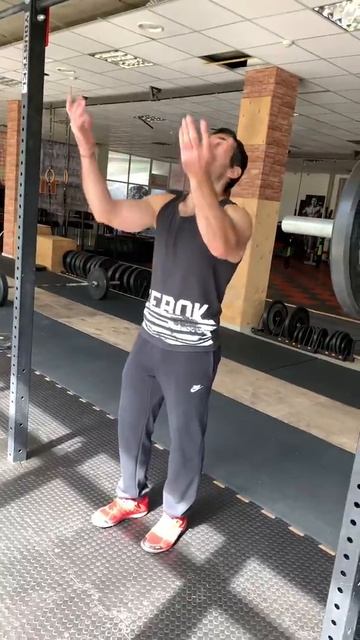 Уголок в висе на турнике смотреть онлайн