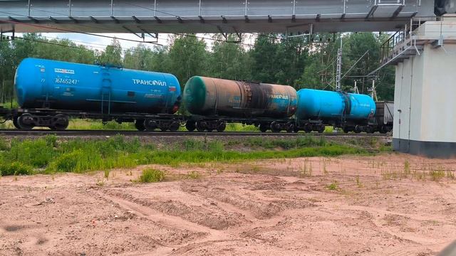 N°1 Грузовые поезда 🚃🚃🚃 проезжают под железнодорожным мостом. N° 1 #4k video #Russian trains смотреть онлайн