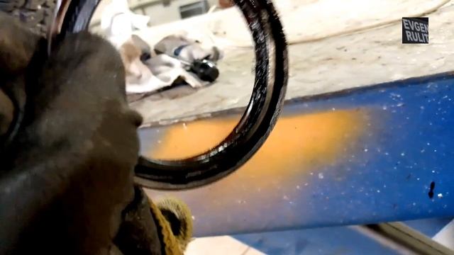 Замена заднего сальника коленвала Ваз-21214(Нива). смотреть онлайн