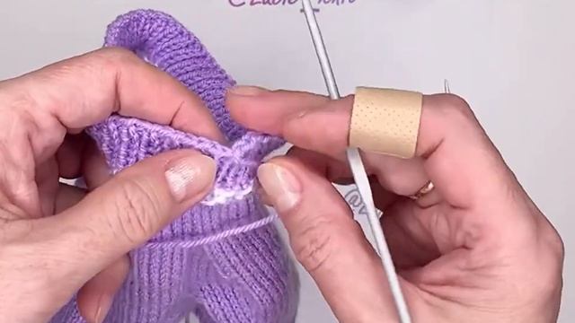 ЗАКРЫВАЕМ ПЕТЛИ без ступеньки. Самый простой способ. смотреть онлайн