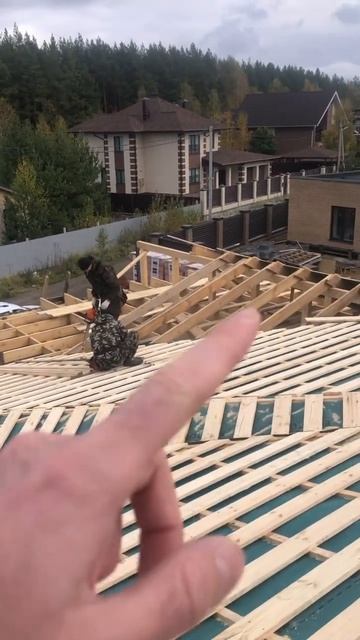 11 день работы✅🏠 ветерок 💨 #кирпичныйдом #крыша #мягк смотреть онлайн