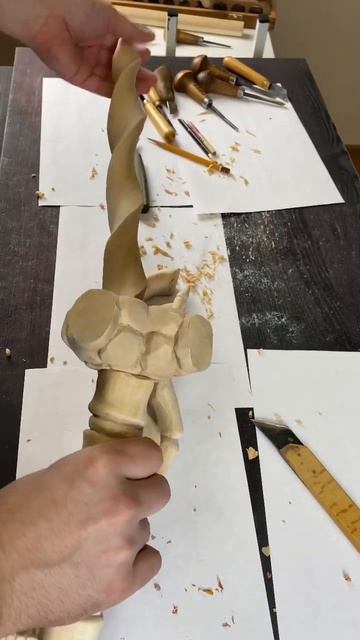 Конструктор почти готов! #woodenheroes #резьбаподереву #косплей #меч