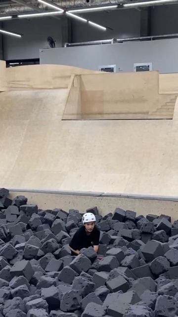 3 бара в поролон #shortsvideo #трюк #tricks #урам #skatepark смотреть онлайн