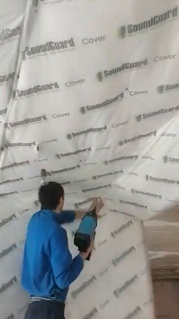 Монтаж звукоизоляционного мата SoundGuard Cover на потолок смотреть онлайн