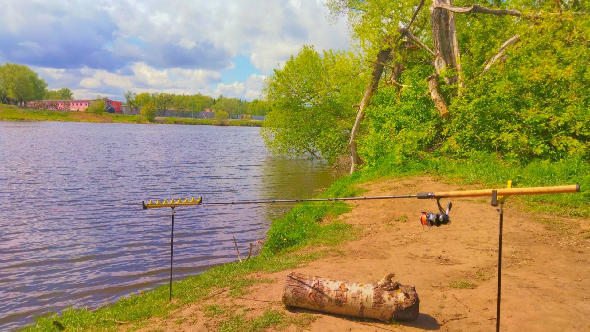 Ловля леща на фидер только закинул и сразу поклёвка смотреть онлайн