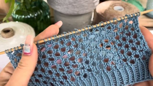 Небрежный шик с «желейными» пайетками Зеленый пуловер крупной сеткой… смотреть онлайн