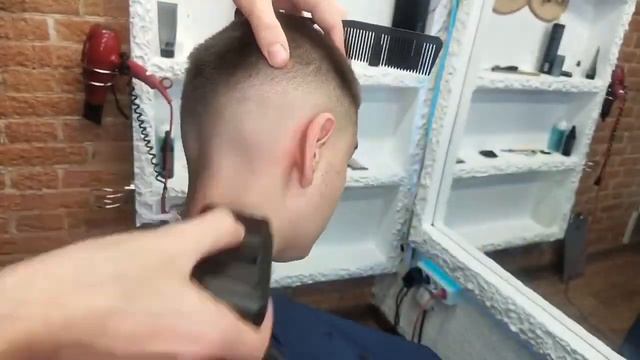 Buzz Cut - это классическая мужская стрижка, которая предп