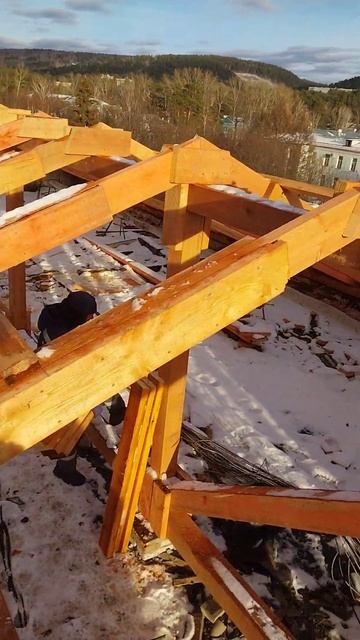 Работа прет😉#красноярск#стройка#крыша#работа#железн? смотреть онлайн