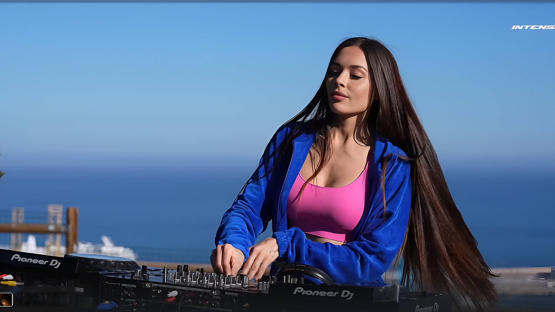 Xenia Dia (Diamond) - Live _ Radio Intense_ Barcelona Melodic Techno DJ mix 2025(1080P_HD) смотреть онлайн