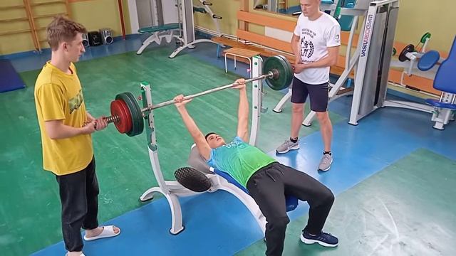 макс жмет 80 кг 💪💪💪