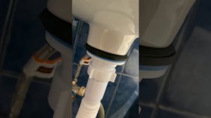 Протекает сифон умывальника. Несантехник колхозит пр?