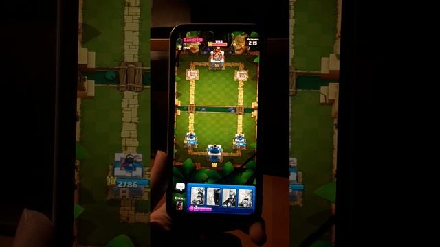 Играю в игру Clash royale. Открываю ящики. Выбил одного ново? смотреть онлайн