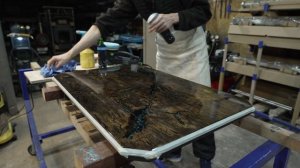 Полировка лака нанесенного на эпоксидную смолу.