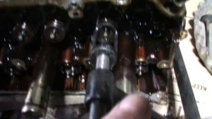 как снять клапана с головки для ее обслуживания