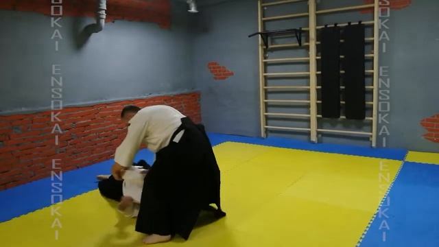 Желтый пояс 5 кю гяку ханми удэкимиосаэ