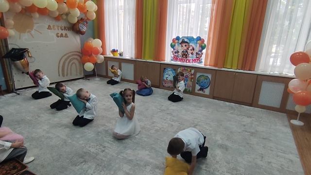 сценка "Тихий час" на выпускном утреннике. коррекционная группа.mp4 смотреть онлайн