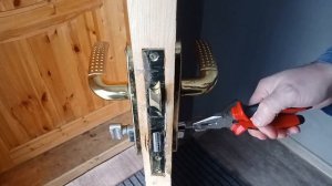 Ключ застрял в замке сердцевины и не вытаскивается - л?