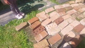 Мангал из б/у кирпичей, сложили за пару часов.