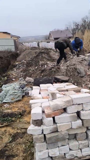 Я один думаю, что возить такой кирпич на мусор это глуп смотреть онлайн