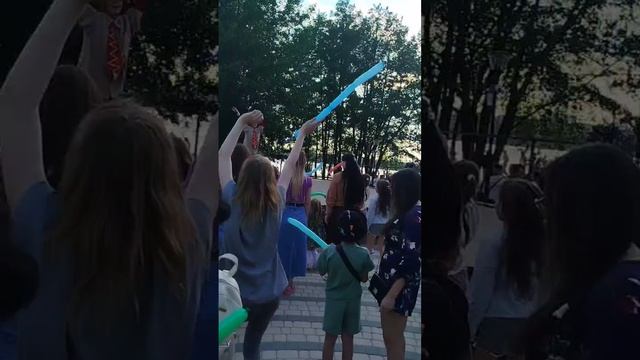 Праздничная детская дискотека в смарт парке Дельфин Воронеж сегодня 1 июня 2025, воздушные шары смотреть онлайн