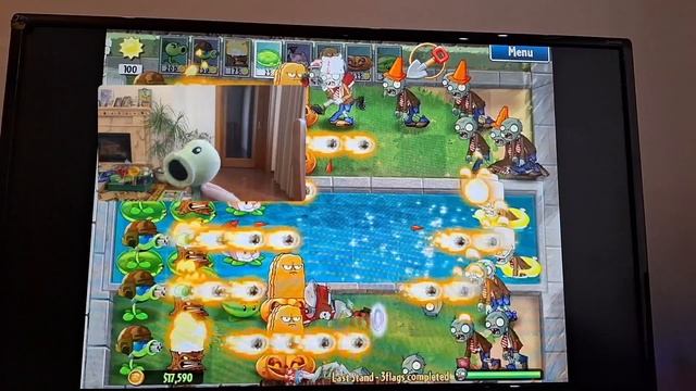 Горохострел играет в:Растения против зомби #14 ( часть 1) смотреть онлайн