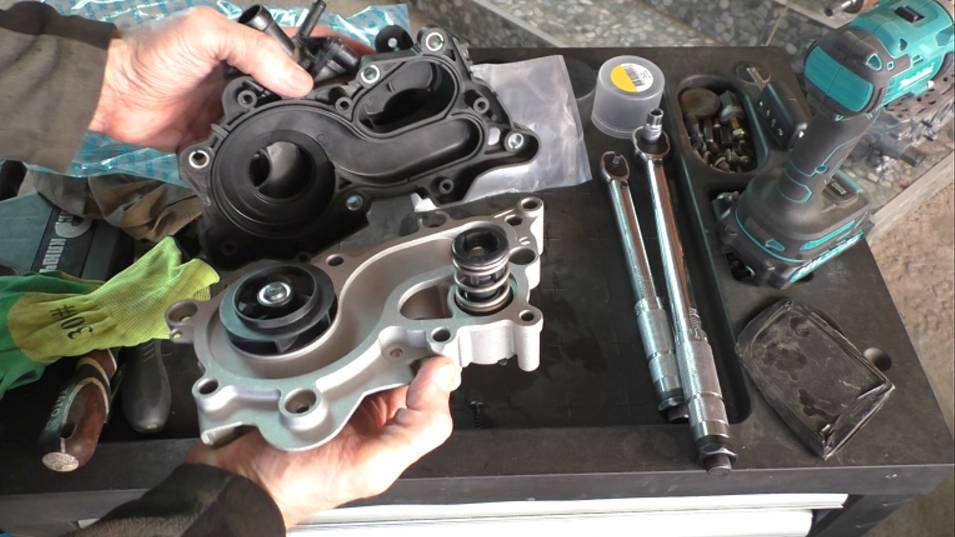 Замена помпы двигателя CWVA на Volkswagen POLO 1,6 Фольксваген Поло 2014 года 2часть смотреть онлайн