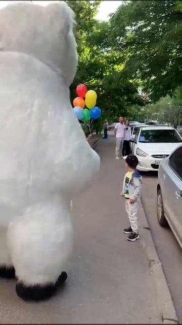 Поздравление с Днем рождения большими шарами замечат? смотреть онлайн