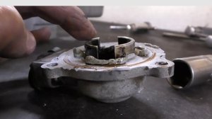 ВАЗ Как устранить стук в двигателе ( ГБЦ ) от осевого смещения распредвала