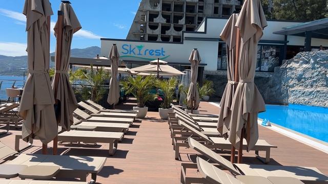 Ялта. Пляж Sky Beach, территория, Sky Rest, ул.Дражинского,37. 22.05.2025. Крым. Crimea. Yalta. смотреть онлайн