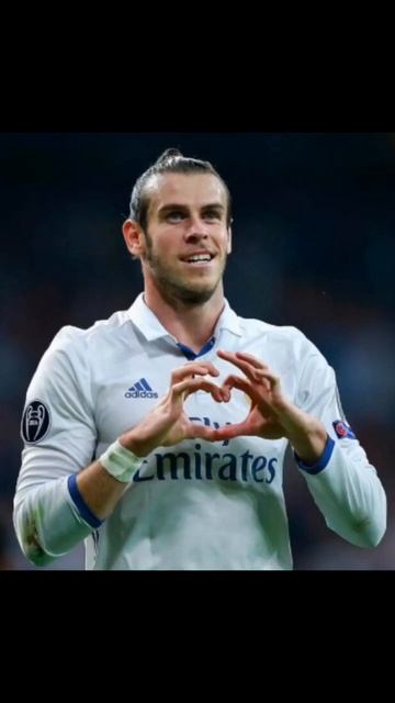 Обои для фанатов Знаменитых Футболист Роналдо Месси В смотреть онлайн