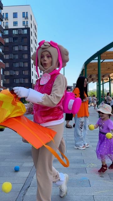 Повеселись на всю катушку, праздник детства же 😉 смотреть онлайн