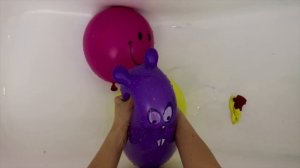 Лопаем воздушные шарики с водой Учим цвета