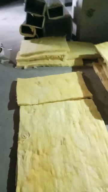 обматываю воздуховоды урсой.тех этаж/кровля. смотреть онлайн