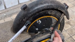 Залил герметик в заднее колесо электросамоката Ninebot MAX