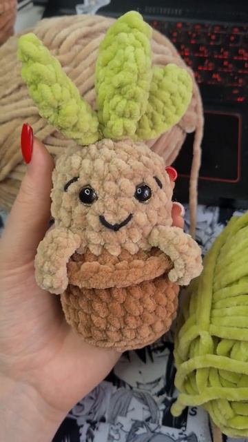 Берегите ваши уши😉 Мандрагора уже поспела #гаррипоттер #вязание смотреть онлайн