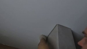 Как заправить полотно натяжного потолка на выступающ?