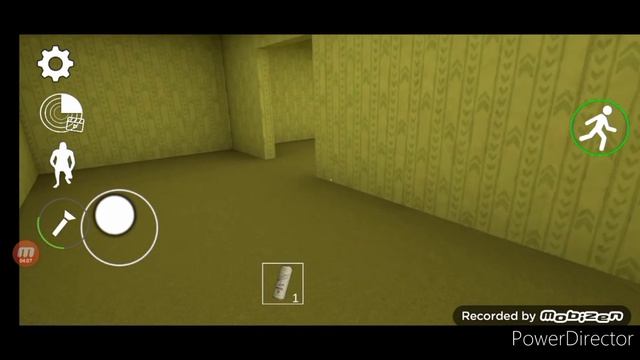 играю в Backrooms descent на андроид