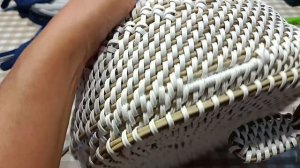 плетём овал корневым плетением. 
в работе : для основы трубка 4 мм и лента 8 мм поделена на 2 части.