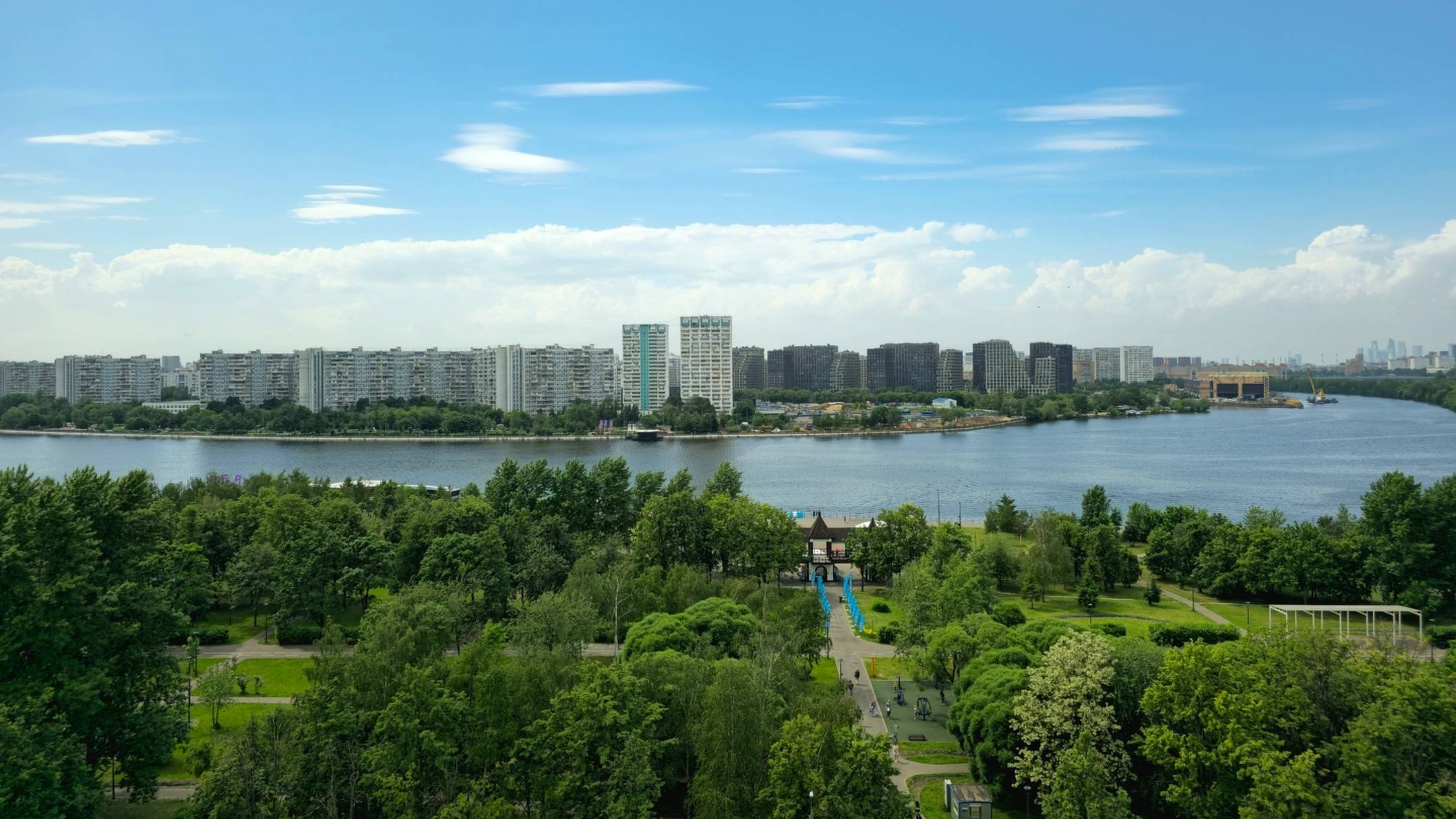 Просторная однокомнатная квартира с прямым видом на реку Москва и парк Печатники, хорошим ремонтом