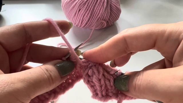 ХИТ! КРАСИВЕЙШАЯ ТЕПЛАЯ ШАПКА - МЕЧТА! Knitting beautiful hat смотреть онлайн