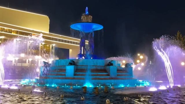 Ростов-на-Дону. Музыкальный фонтан у театра им. Горького.
