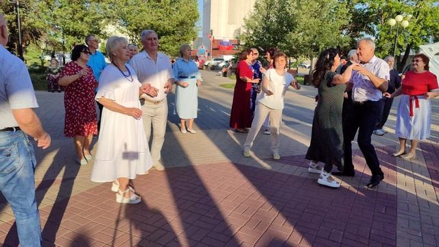 Танцы в парке Победы 01.06.25. смотреть онлайн