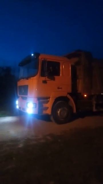 Песок с карьера вывозят в темноте смотреть онлайн