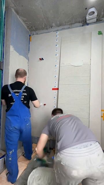 Монтаж крупноформатной плиты. #керамогранит#плитка #р? смотреть онлайн