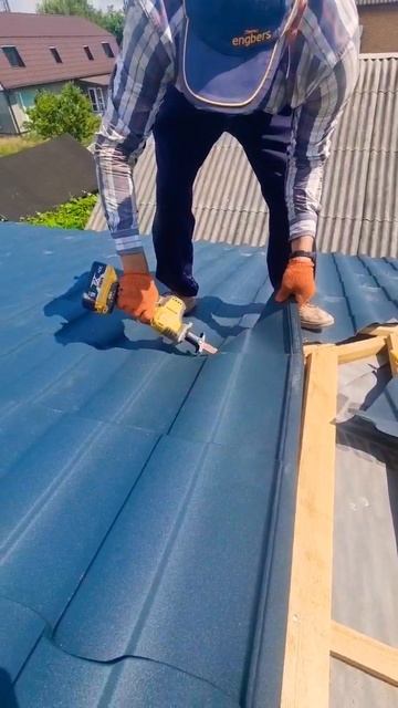 Режем металлочерепицу правильно #dnipro #roof смотреть онлайн