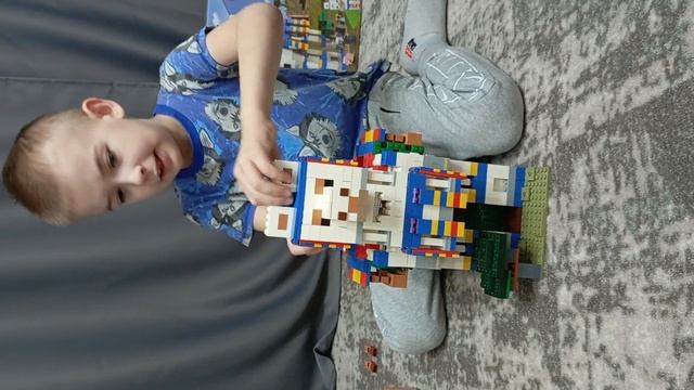 обзор на набор Лего Майнкрафт "Деревня Лам" смотреть онлайн